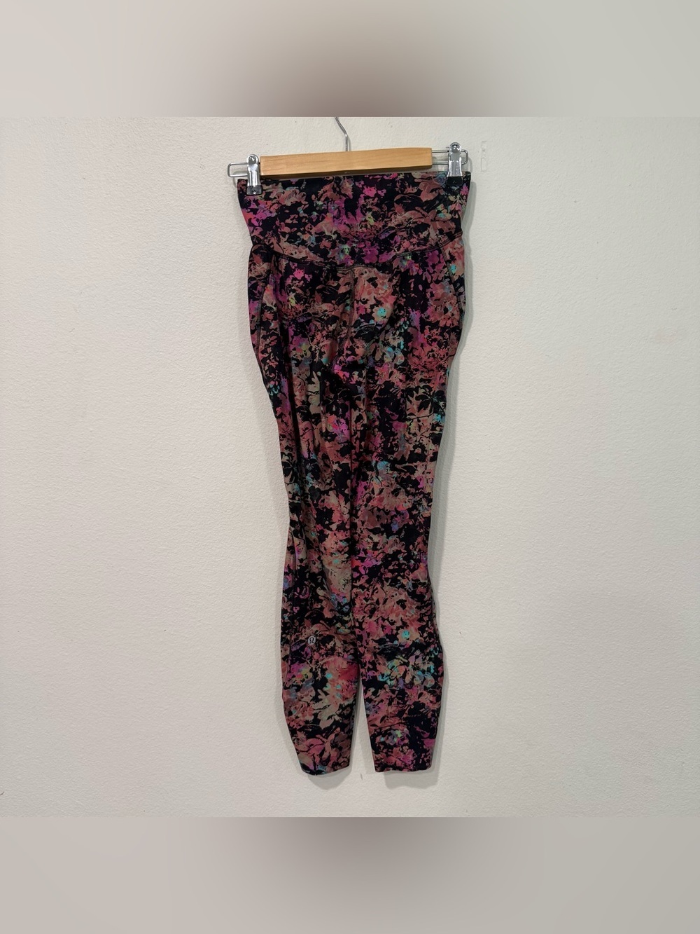 Lululemon Base Pace High Rise Tight 25” in Stencil Blossom Red Multi 4 - Picture 4 of 6